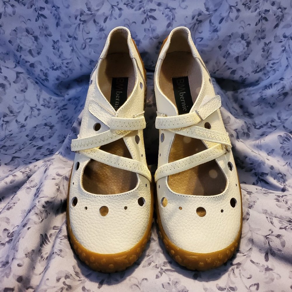 Bernie Mev Oreo Beige Leather Flats Sz39/9